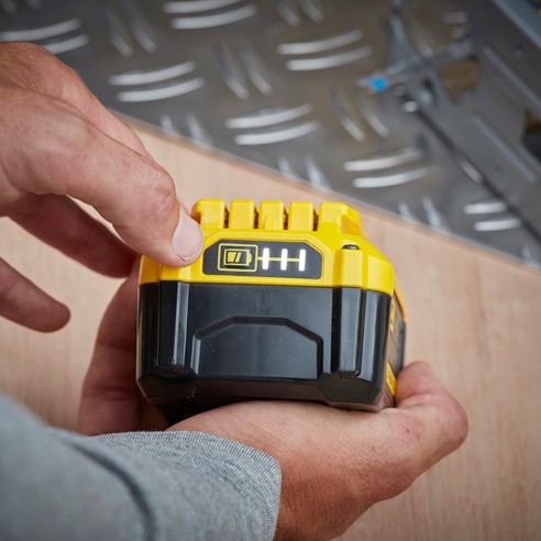 Seghetto alternativo 18V 4 Ah Stanley Fatmax V20 SFMCS600M2K batteria con indicatore carica