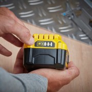 Seghetto alternativo 18V 4 Ah Stanley Fatmax V20 SFMCS600M2K batteria con indicatore carica