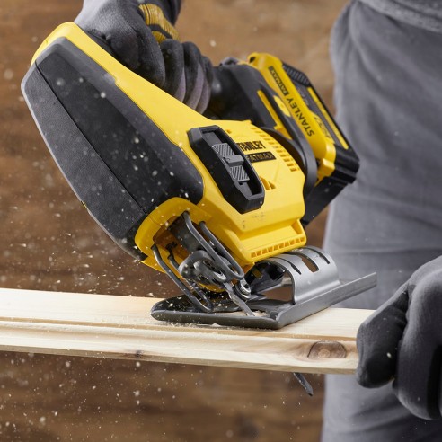 Seghetto alternativo 18V 4 Ah Stanley Fatmax V20 SFMCS600M2K taglio a 45 gradi