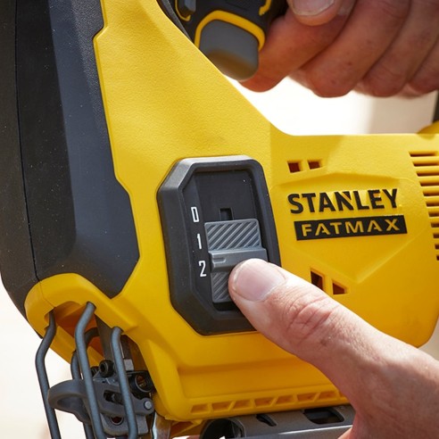 Seghetto alternativo 18V 4 Ah Stanley Fatmax V20 SFMCS600M2K regolazione tagli angolari