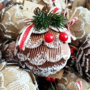 Pallina di Natale sfera pigna in cartone Ø 8 cm assortito