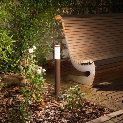 Lampione paletto giardino Tokyo E27 in acciaio, bronzo, IP44 ambientata