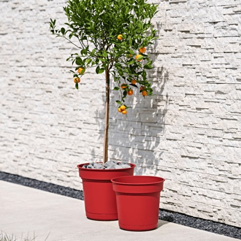 Vaso Hydral con sistema riserva d'acqua e sottovaso, ambientato