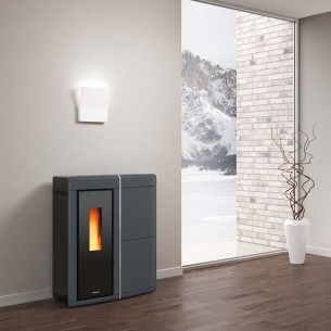 Stufa a pellet ermetica ventilata slim maiolica grigio Evelyne Idro 2.0 18 kW LaNordica Extraflame 1281606 2