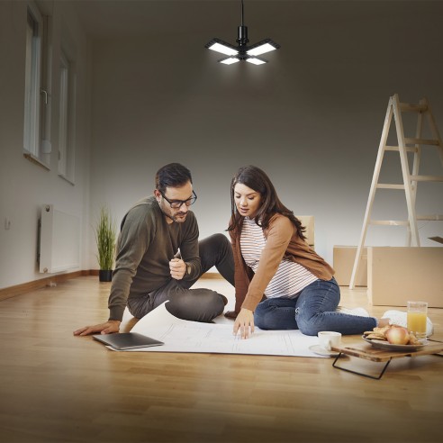 Lampadario a pannelli orientabili Ledvance Highbay Blade nero ambientata