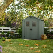 Keter casetta da giardino Darwin 6x4 verde ambientata