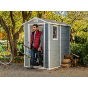 Keter casetta da giardino Manor 4x6 grigio ambientata