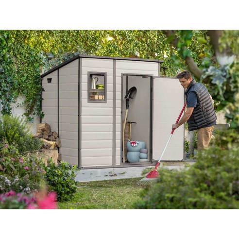 Keter casetta da giardino Manor Pent 6x6 beige ambientata