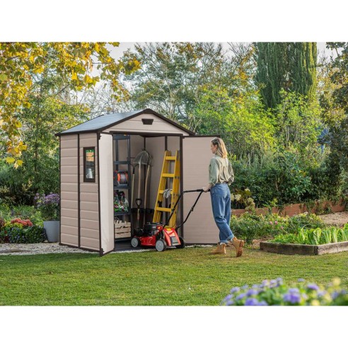 Keter casetta da giardino Manor 6x5 beige ambientata