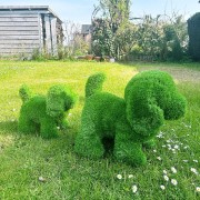 Figura di Cane in erba artificiale per interni ed esterni