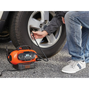 Compressore-portatile-11-Bar-Black-Decker-BDCINF18N 2